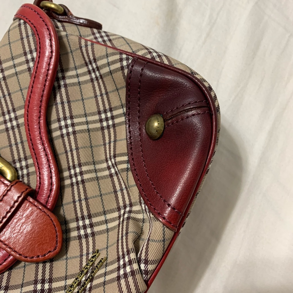 Authentic Burberry Purse - Picture 10 of 10